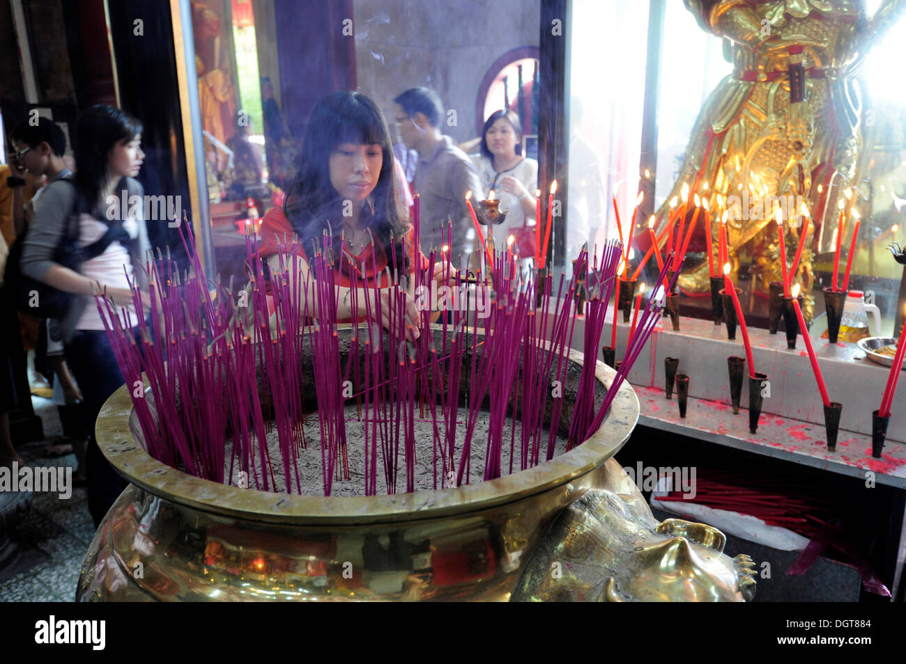 Incense sticks in the Leong San Temple, a Buddhist temple in the Indian district, Little India, city centre, Singapore, Asia Stock Photo
