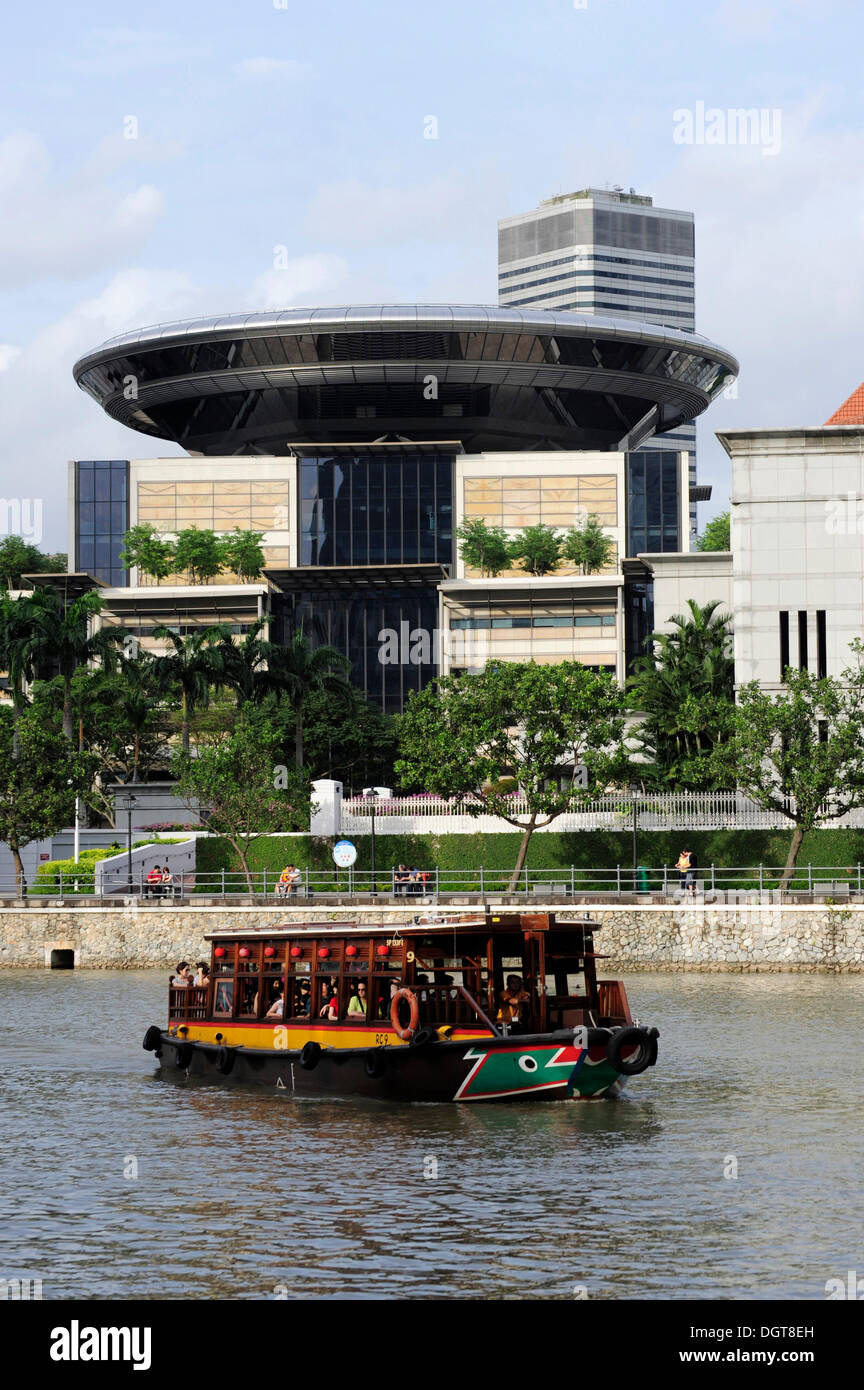 Excursion boat in front of the new Singapore Supreme Court building, modern architecture, Central Area Stock Photo