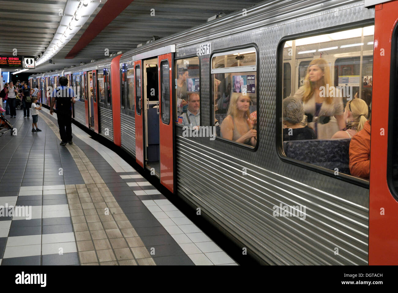 Metro, Hamburg Stock Photo 62000641 Alamy