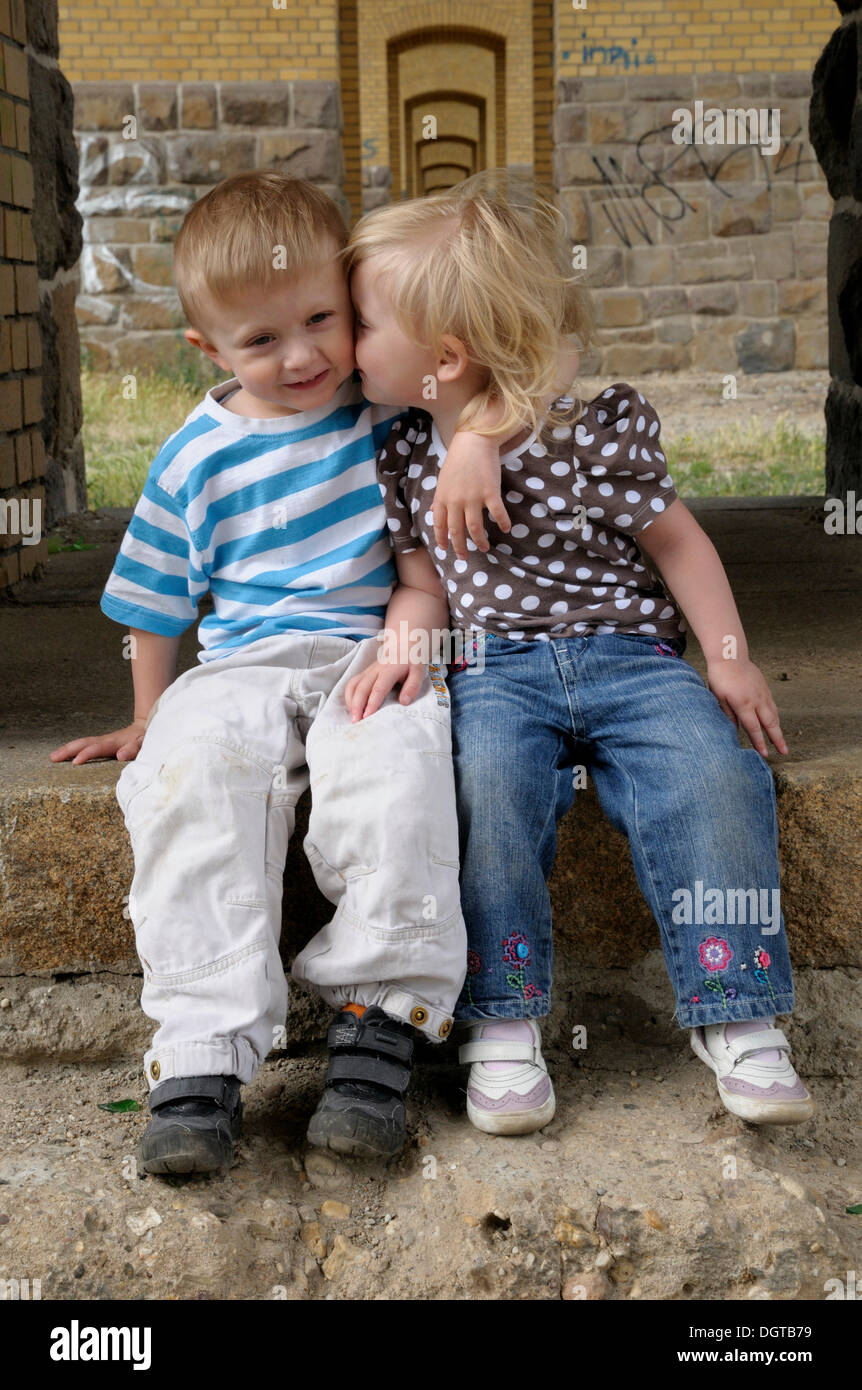 Siblings, brother 3 years, sister 2 years Stock Photo Alamy