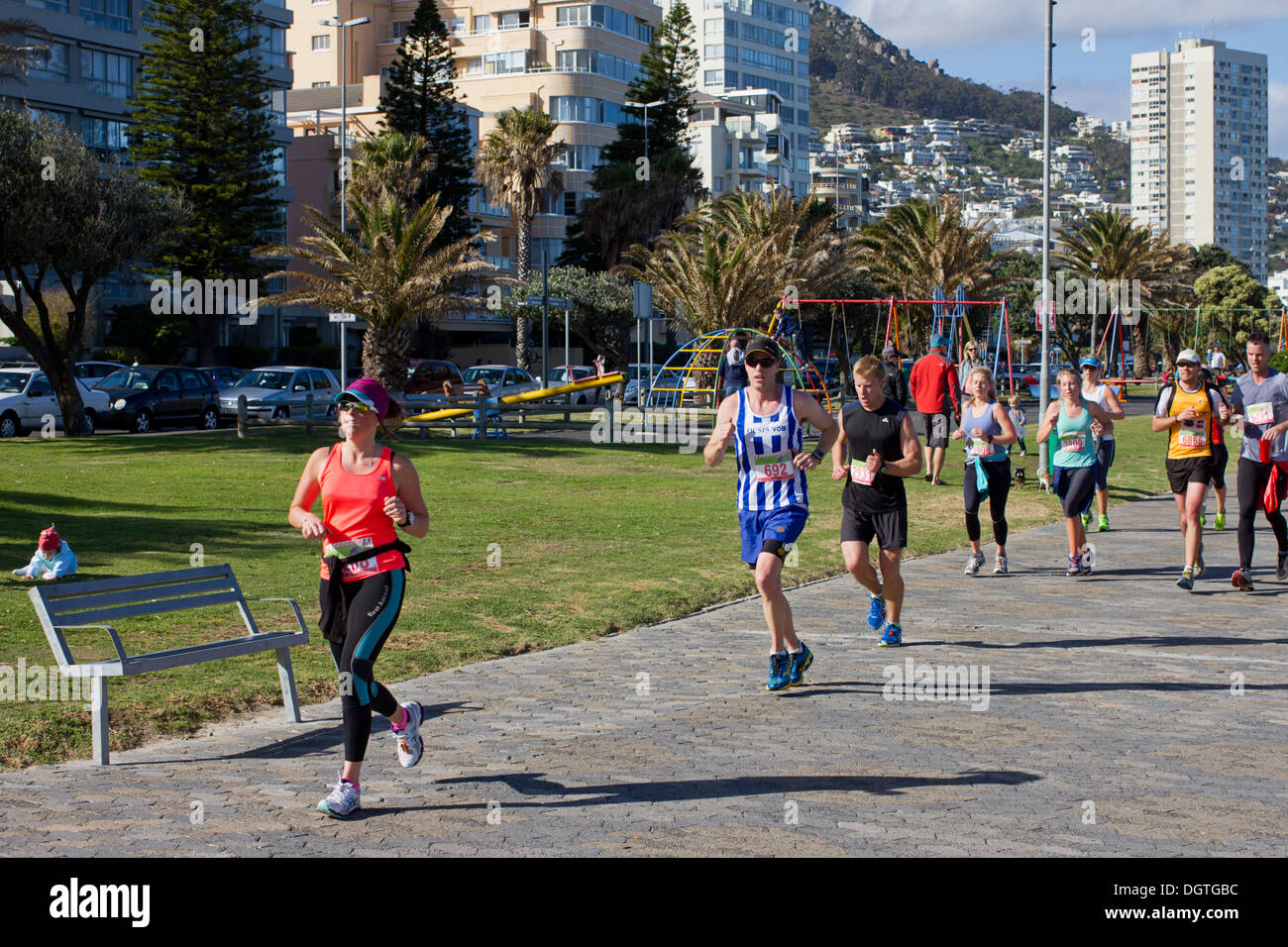 Runners along the Sea Point promenade. Gun Run Stock Photo