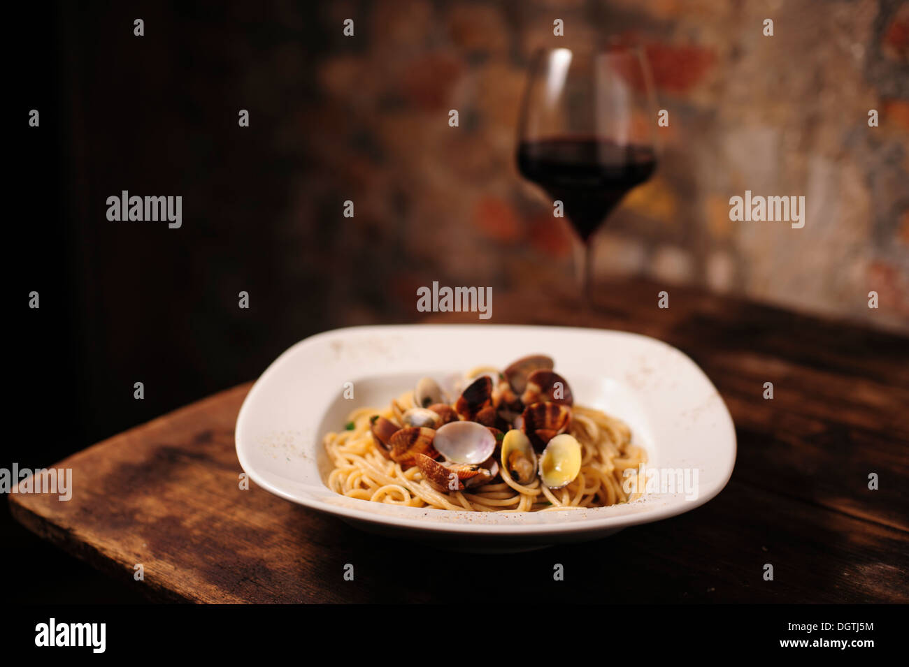 Spaghetti with clams, La Mascareta Restaurant, Venice, Italy Stock