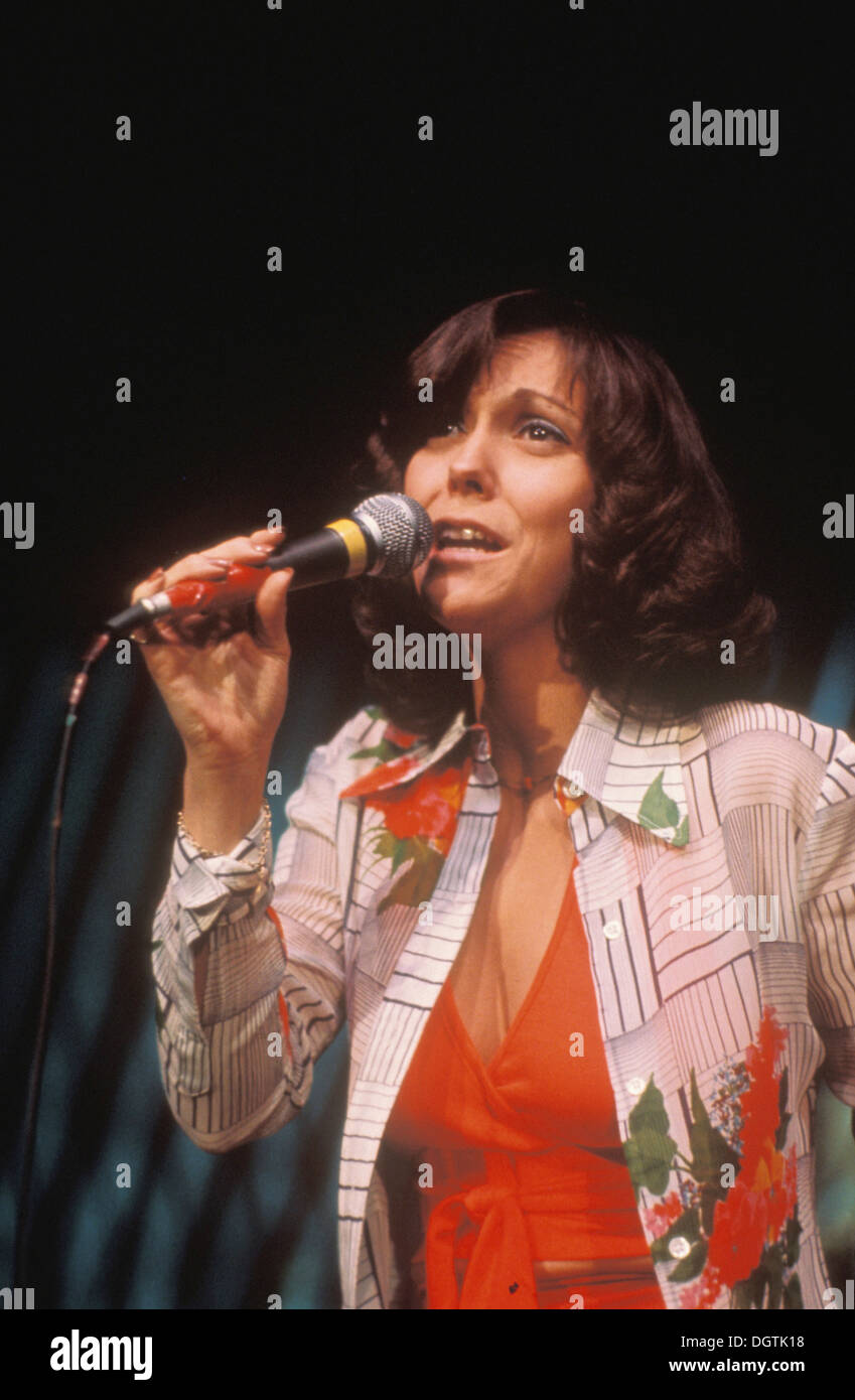 KAREN CARPENTER (19501983) American singer about 1976. Photo Laurens