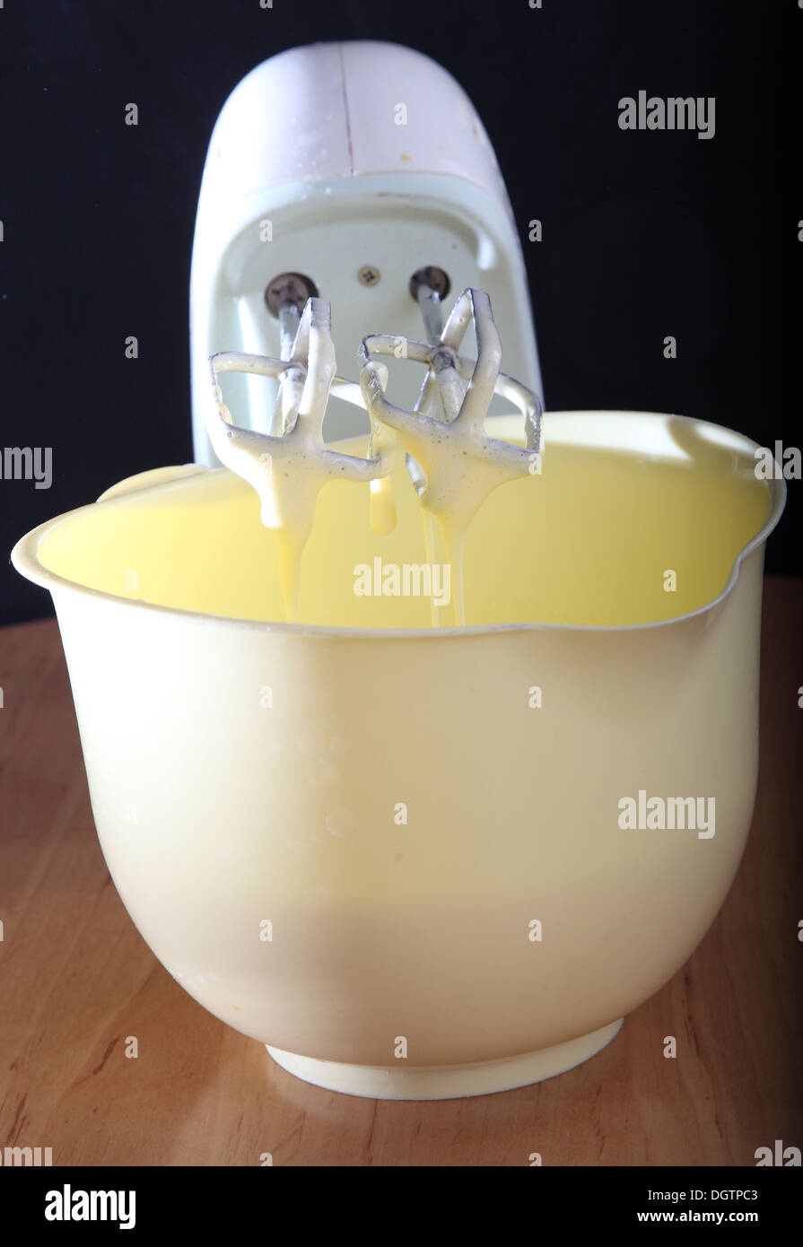 mixer and bowl. whipping cream Stock Photo Alamy