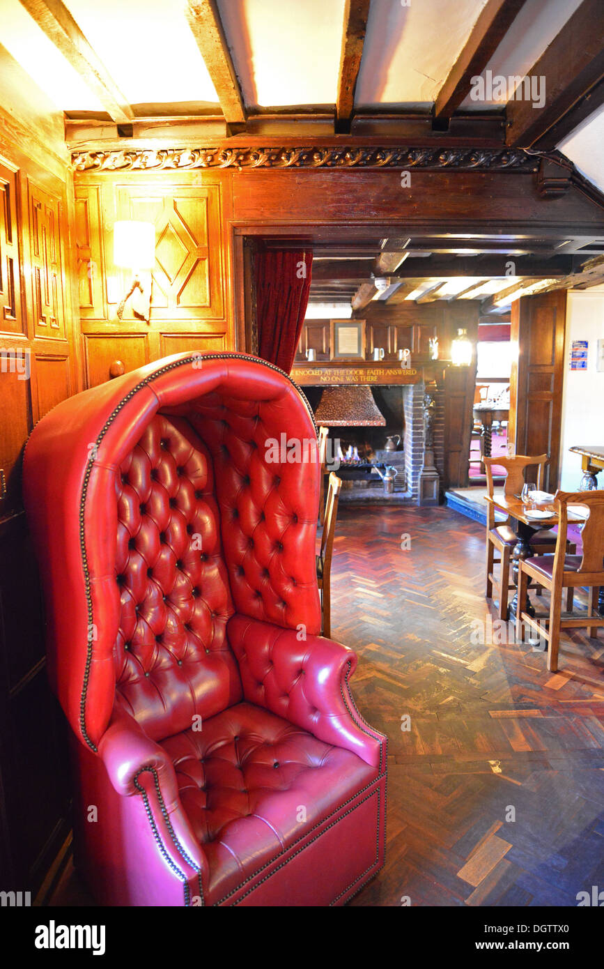 Interior of 15th century 'The Hinds Head' pub and restaurant, High Street, Bray, Berkshire, England, United Kingdom Stock Photo