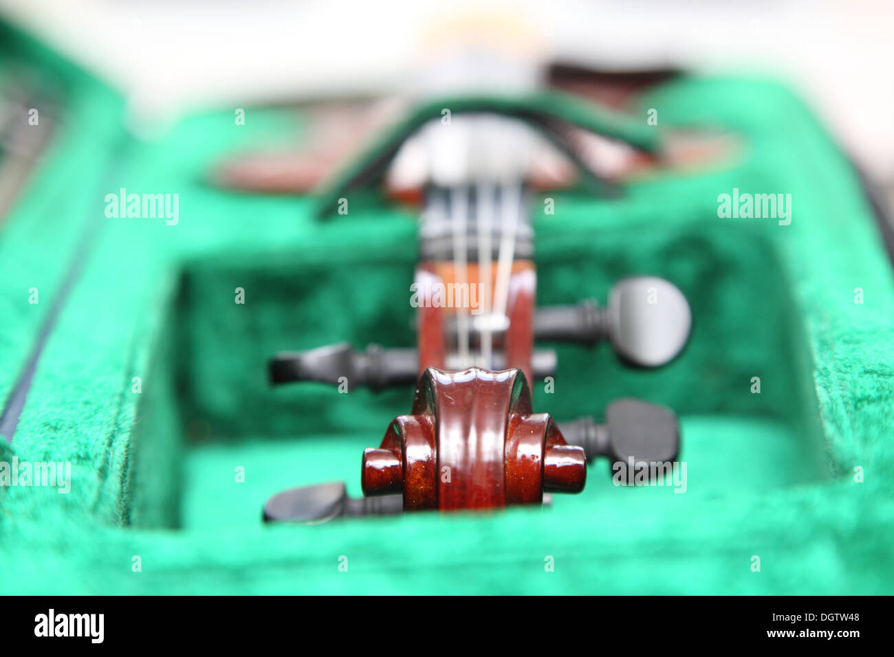 Violin pegbox hires stock photography and images Alamy