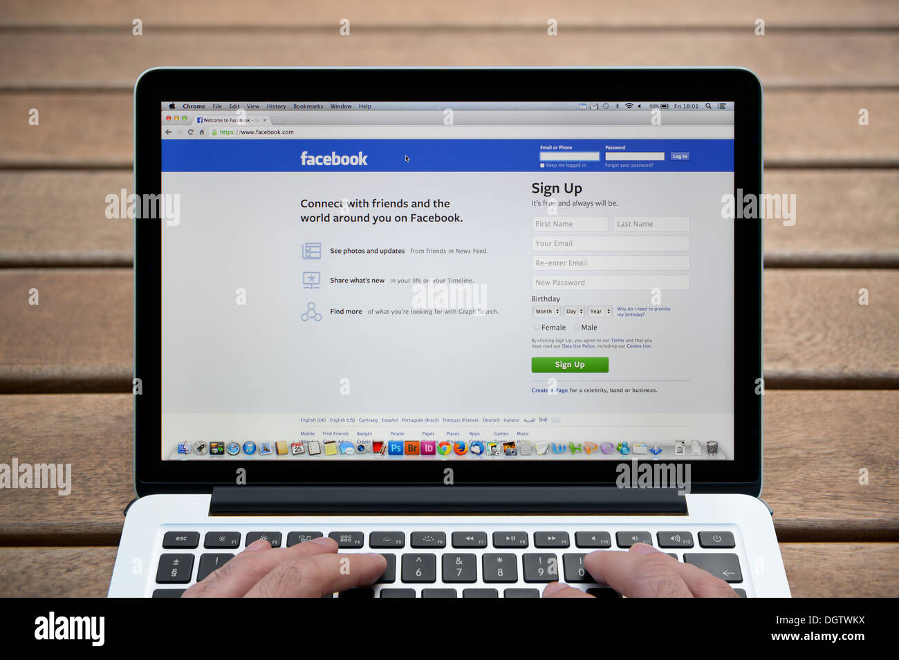 Facebook macbook hi-res stock photography and images - Alamy