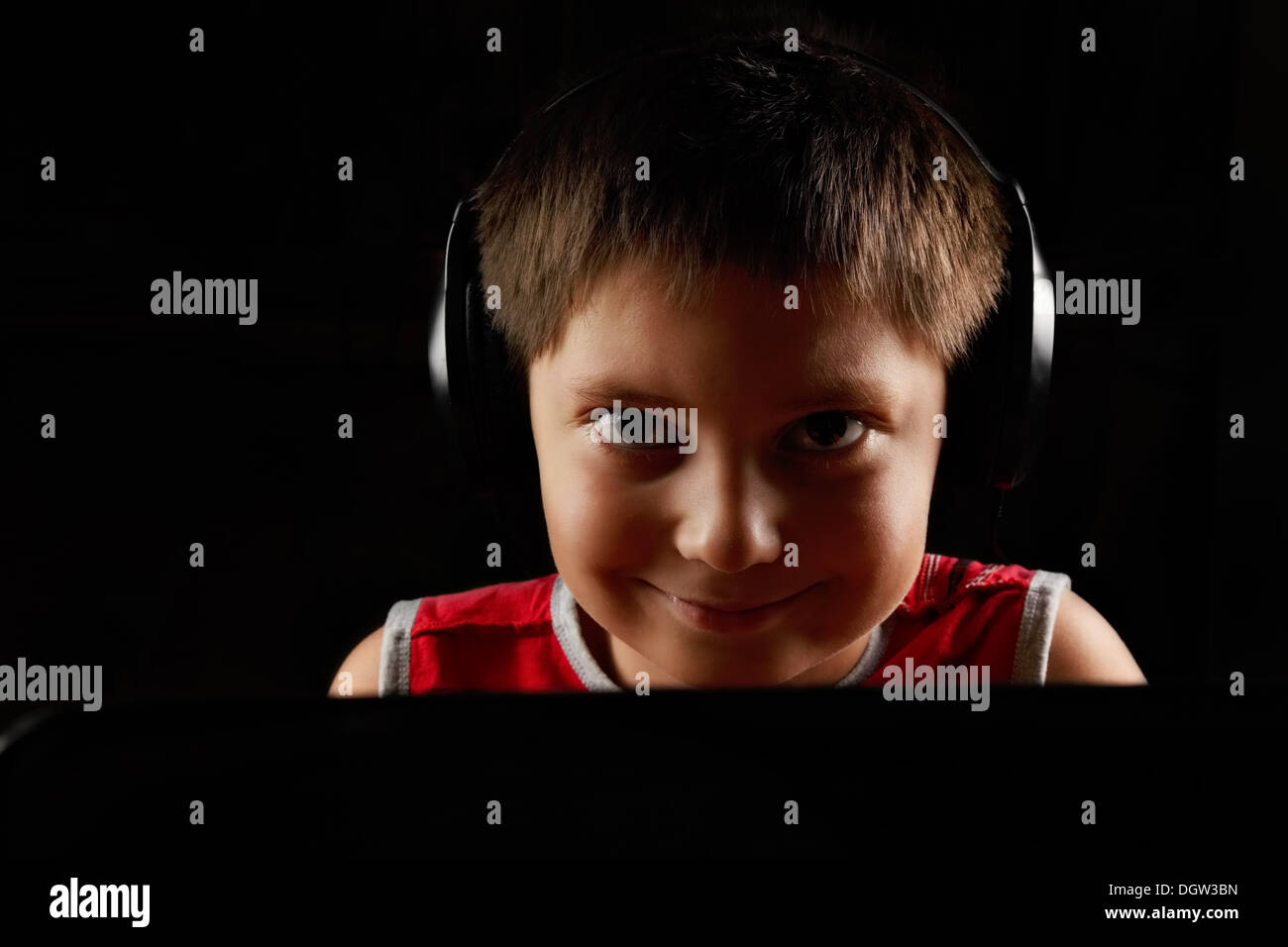 Boy laptop headphones hi-res stock photography and images - Alamy