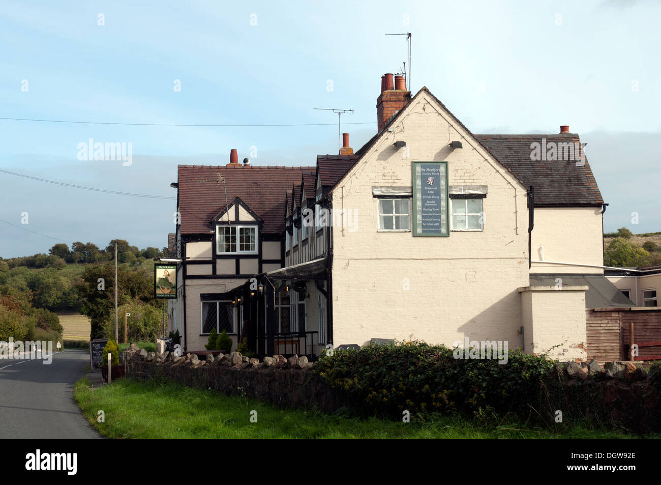 The Fish and Anchor pub, Offenham, Vale of Evesham, Worcestershire, UK