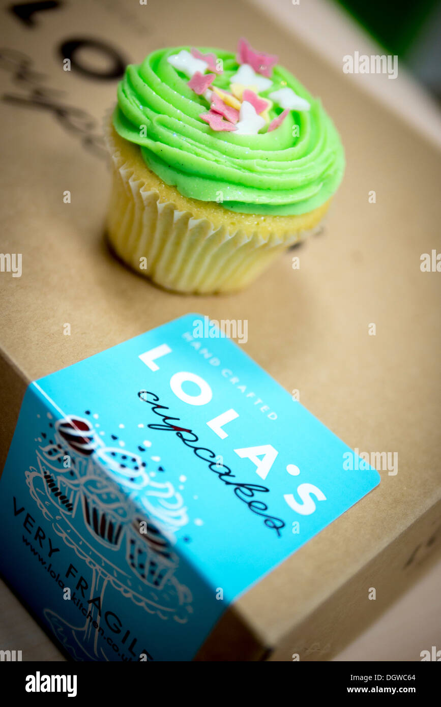 Box of Lola's Cupcakes Stock Photo - Alamy