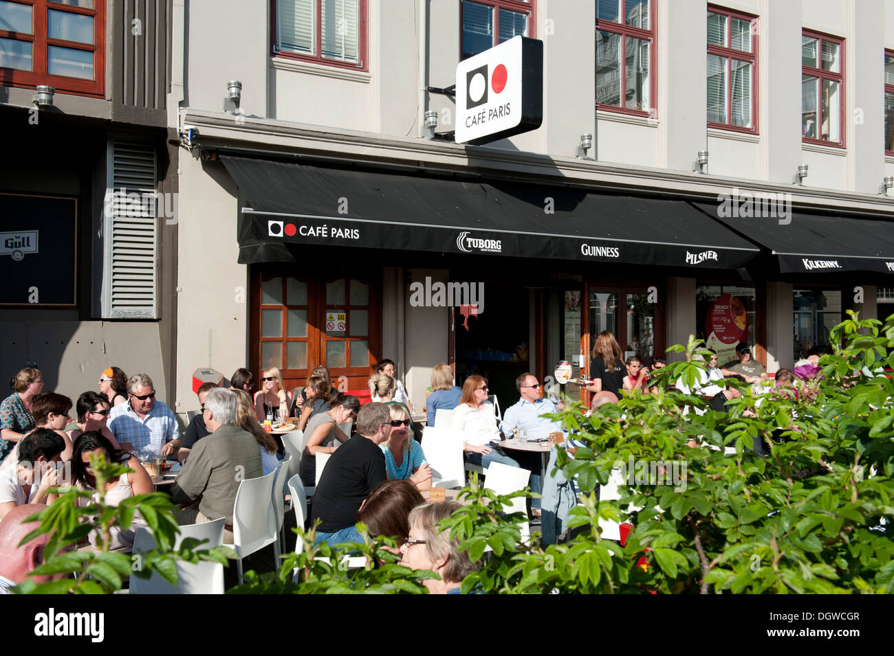 People sitting outside the Cafe Paris, Reykjavík, Ísland, Iceland, Scandinavia, Northern Europe, Europe Stock Photo