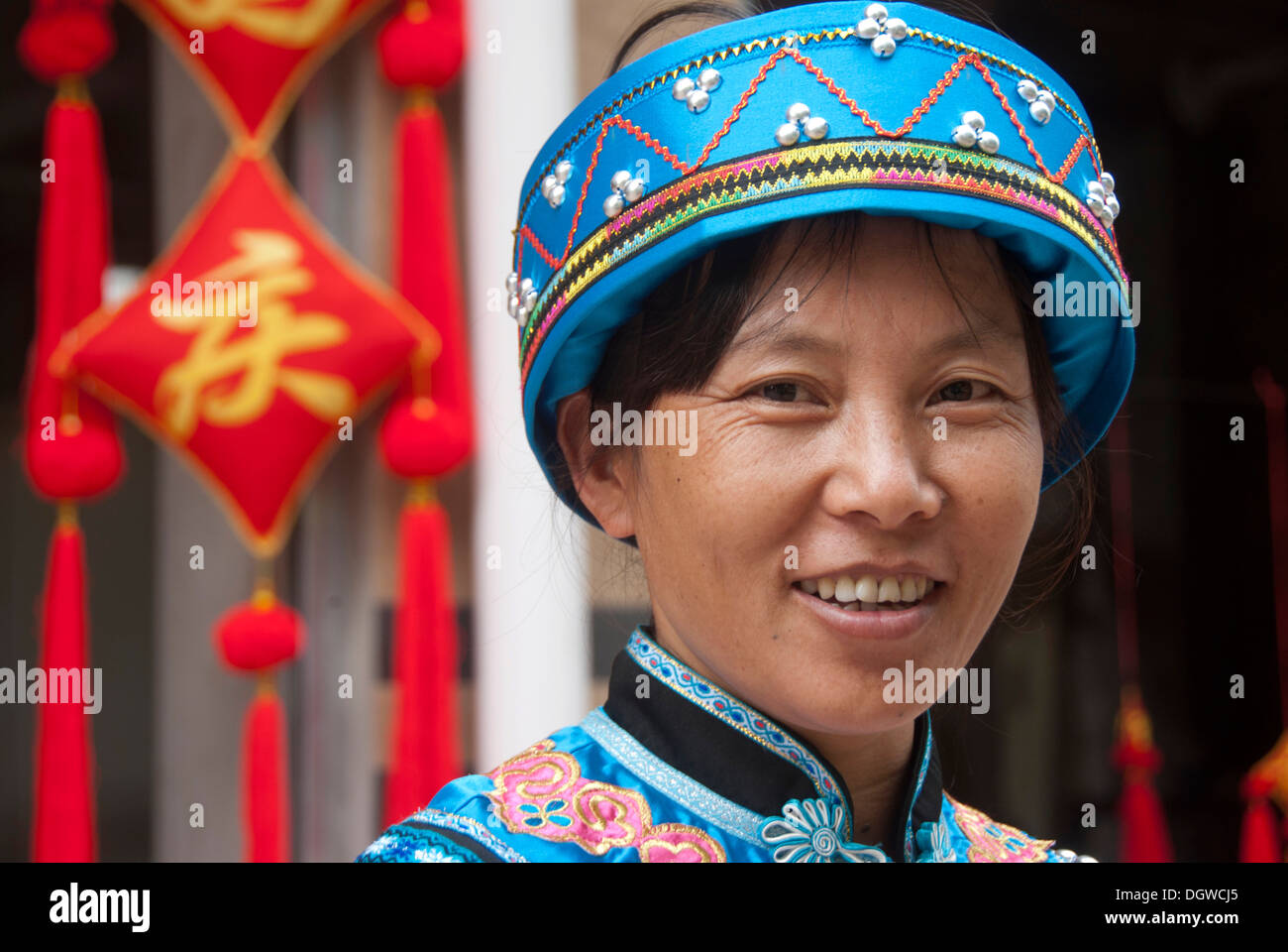 Portrait, woman of the Yi or Hani ethnic minority wearing a hat at a festival, Jiangcheng, Pu'er City, Yunnan Province Stock Photo