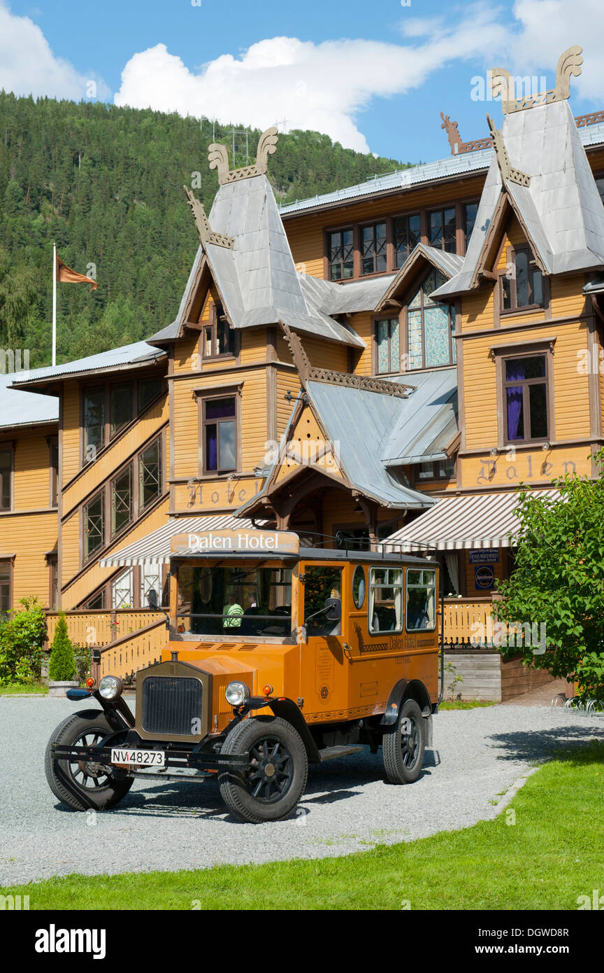 Vintage car, parked in front of the Dalen Hotel, Telemark, Norway,  Scandinavia, Northern Europe, Europe Stock Photo - Alamy