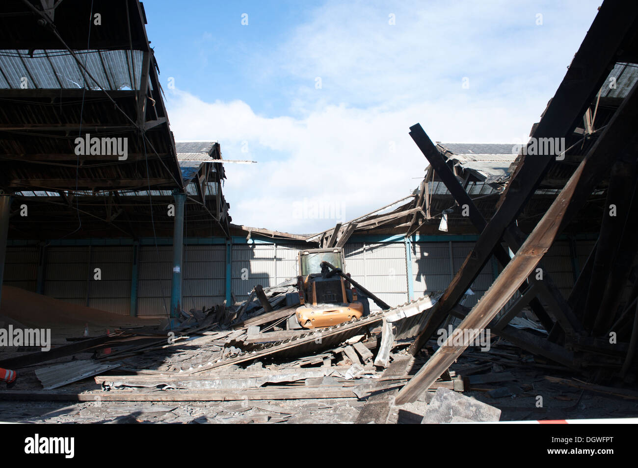 Warehouse Roof collapsed on to JCB Forklift Truck Stock Photo