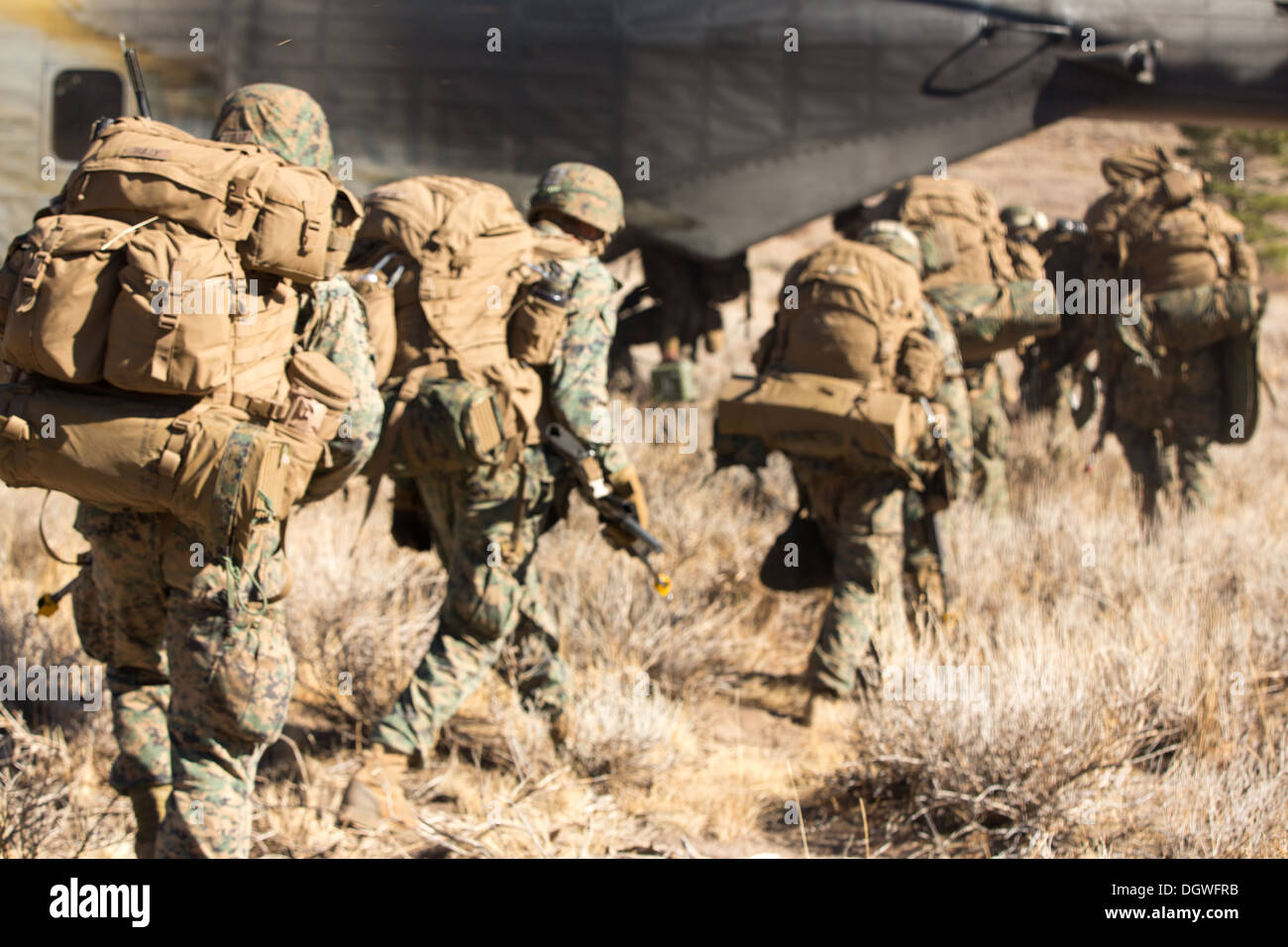 U.S. Marines from 1st Battalion, 5th Marine Regiment (1/5), 1st Marine Division from Camp Pendleton, Calif. board a CH-53E Super Stock Photo