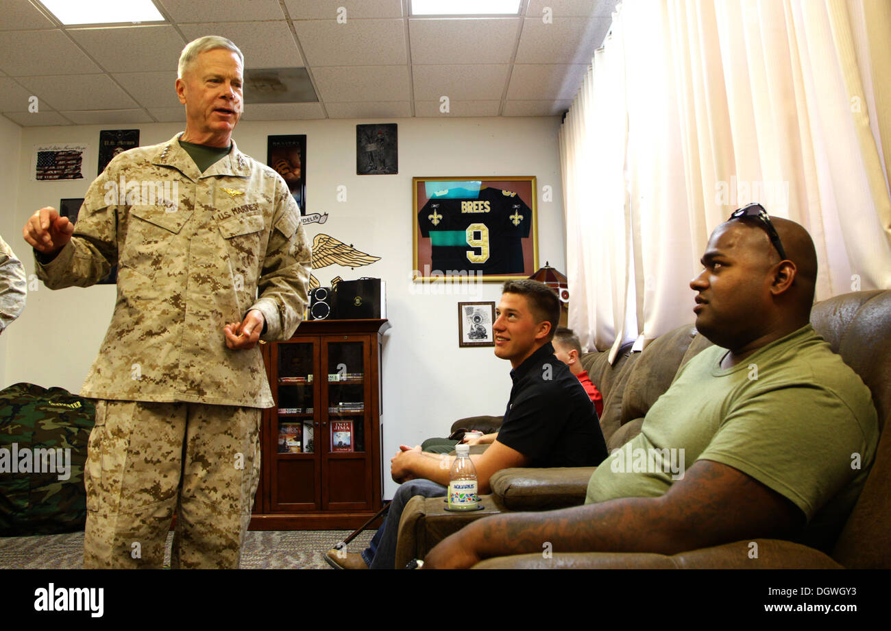 The 35th commandant of the Marine Corps, General James F. Amos, the 17th sergeant major of the Marine Corps, Sgt. Maj. Micheal P. Barrett and Mrs. Bonnie Amos, visit wounded warriors and patients at Balboa Hospital, Naval Medical Center San Diego, Calif., Stock Photo