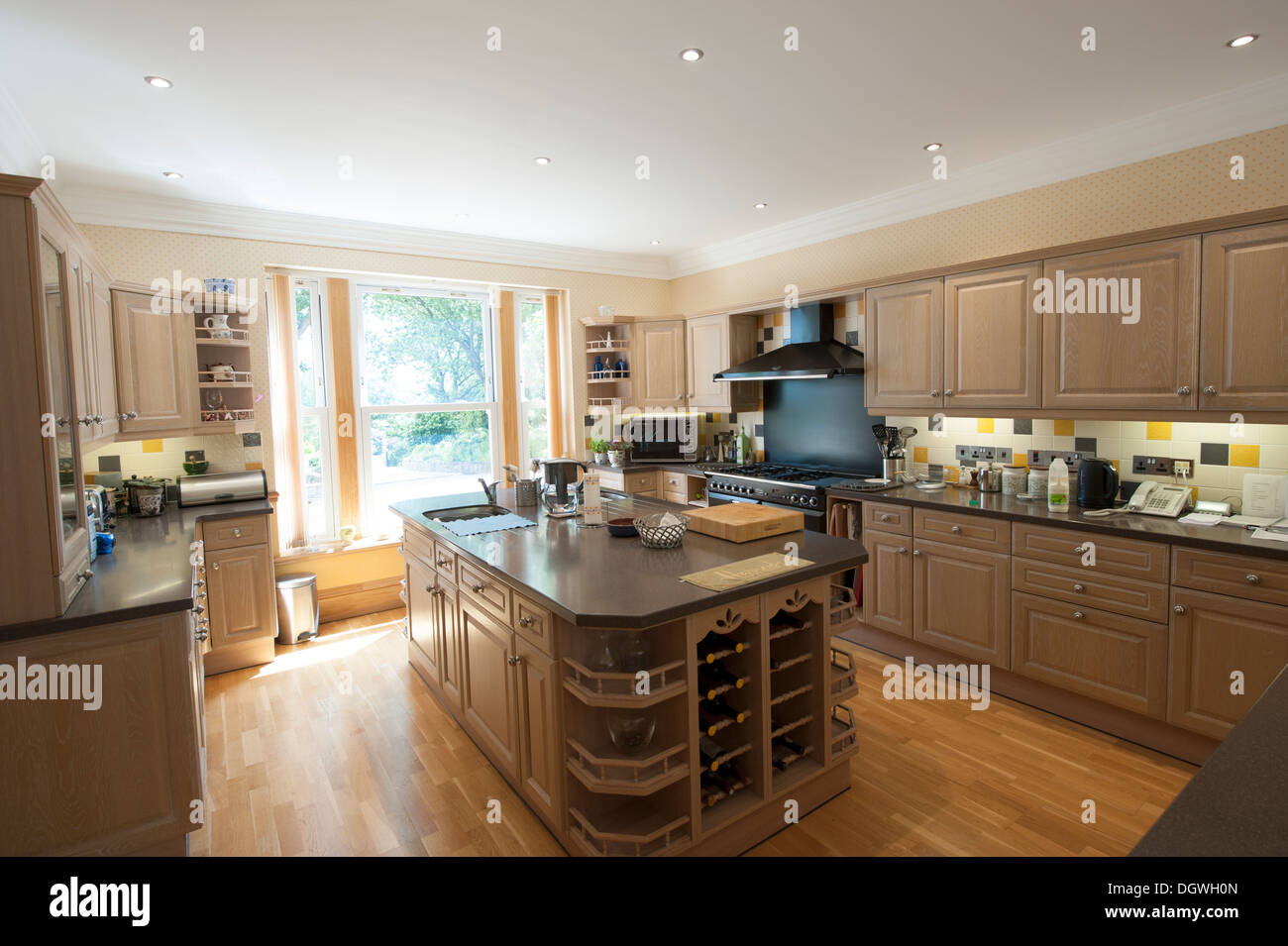 Modern through kitchen with central island cooker Stock Photo