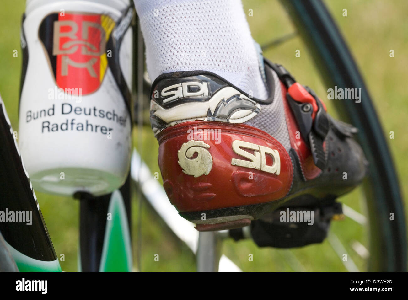 Right foot of a racing cyclist on a pedal, drinks bottle with the logo of the BDR, Bund Deutscher Rennfahrer Stock Photo