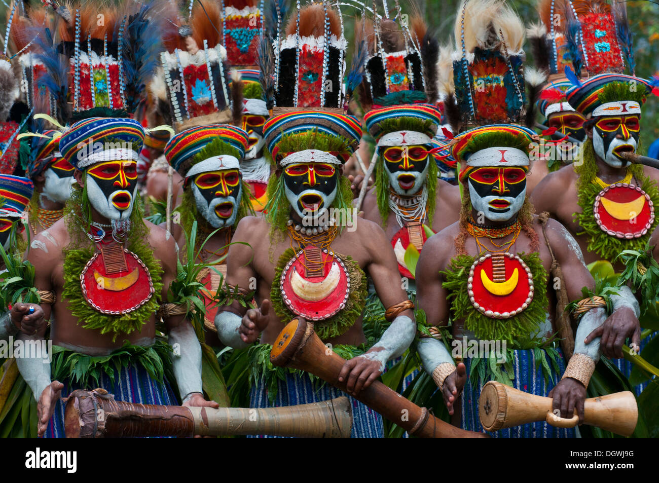Papua new guinea face paint hi-res stock photography and images - Alamy