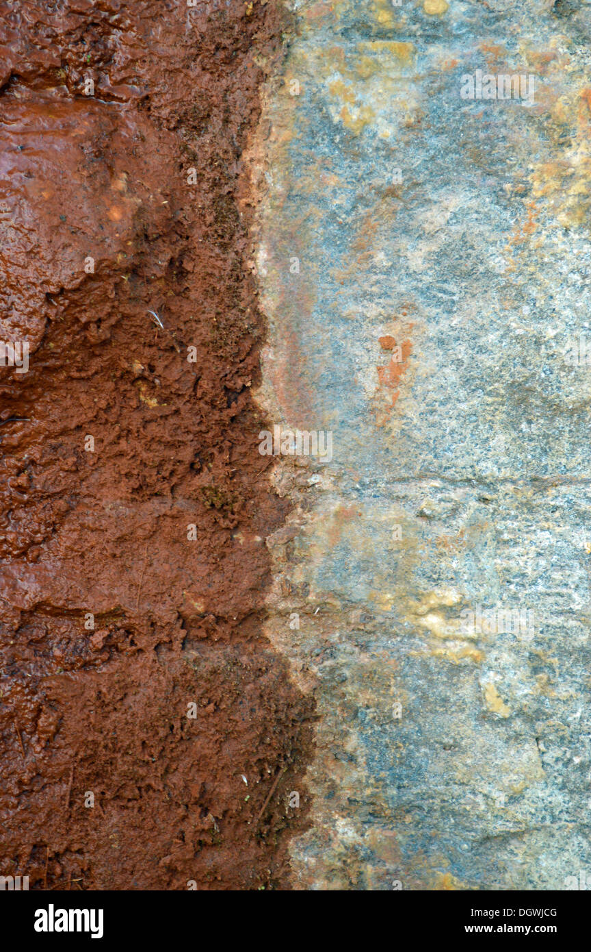 Rock surfaces with patterns created by seepage of water Stock Photo - Alamy