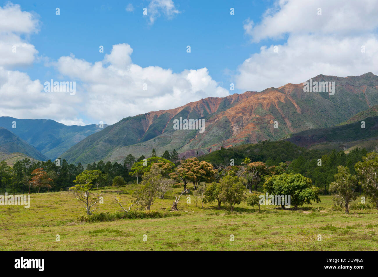 Inland mountain range on the east coast of Grande Terre, Grande Terre