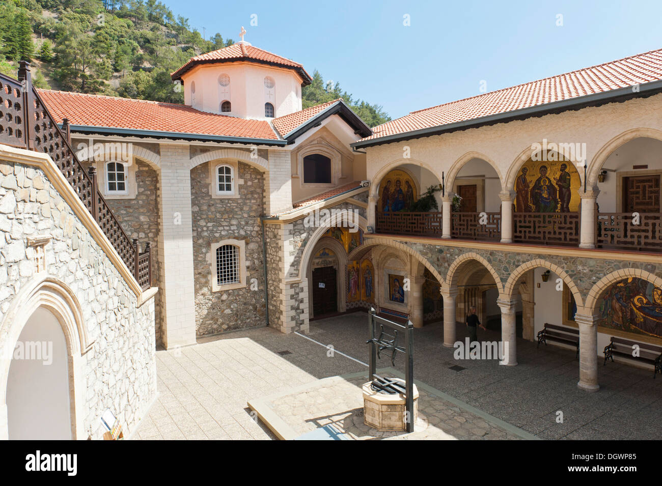 Greek Orthodox Church of Cyprus, cloister with arcades and a well, Kykkos-Kloster, Troodos-Gebirge, Republik Zypern, Cyprus Stock Photo