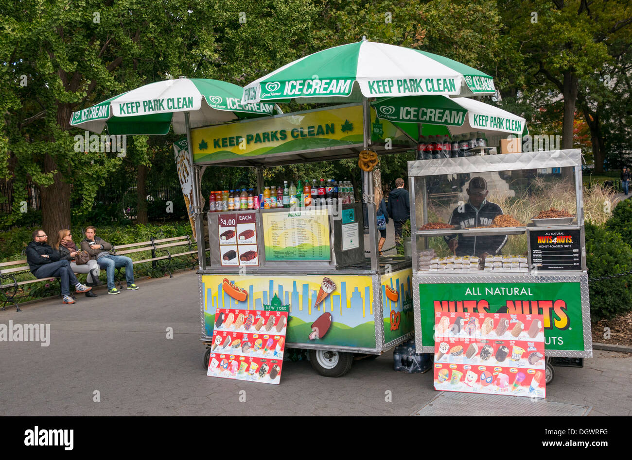 Rolling snack cart in Washington Square Park in New York City Stock Photo -  Alamy
