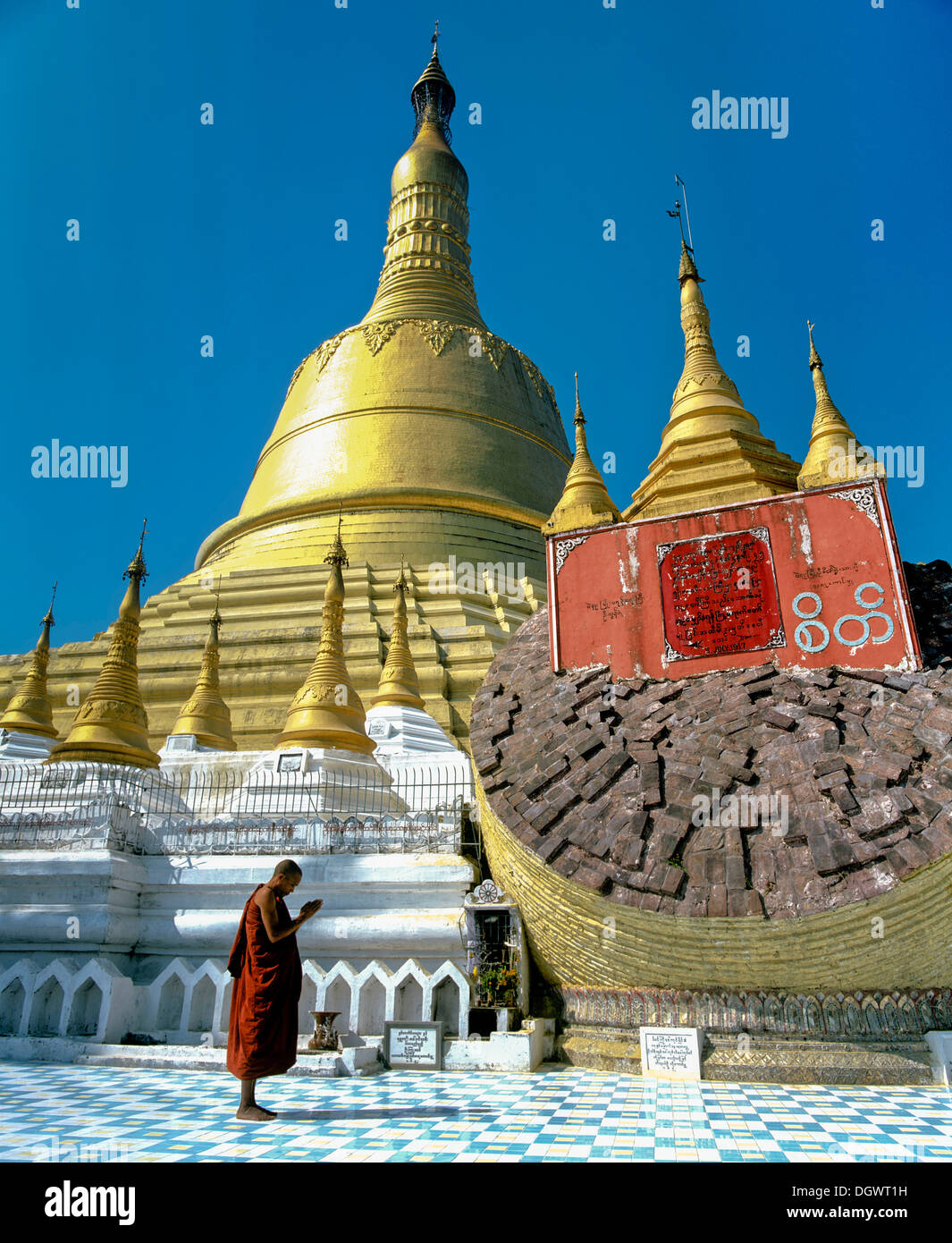 Monk praying in front the Shwemawdaw Paya pagoda, Bagu, Bago Region, Myanmar, Burma Stock Photo