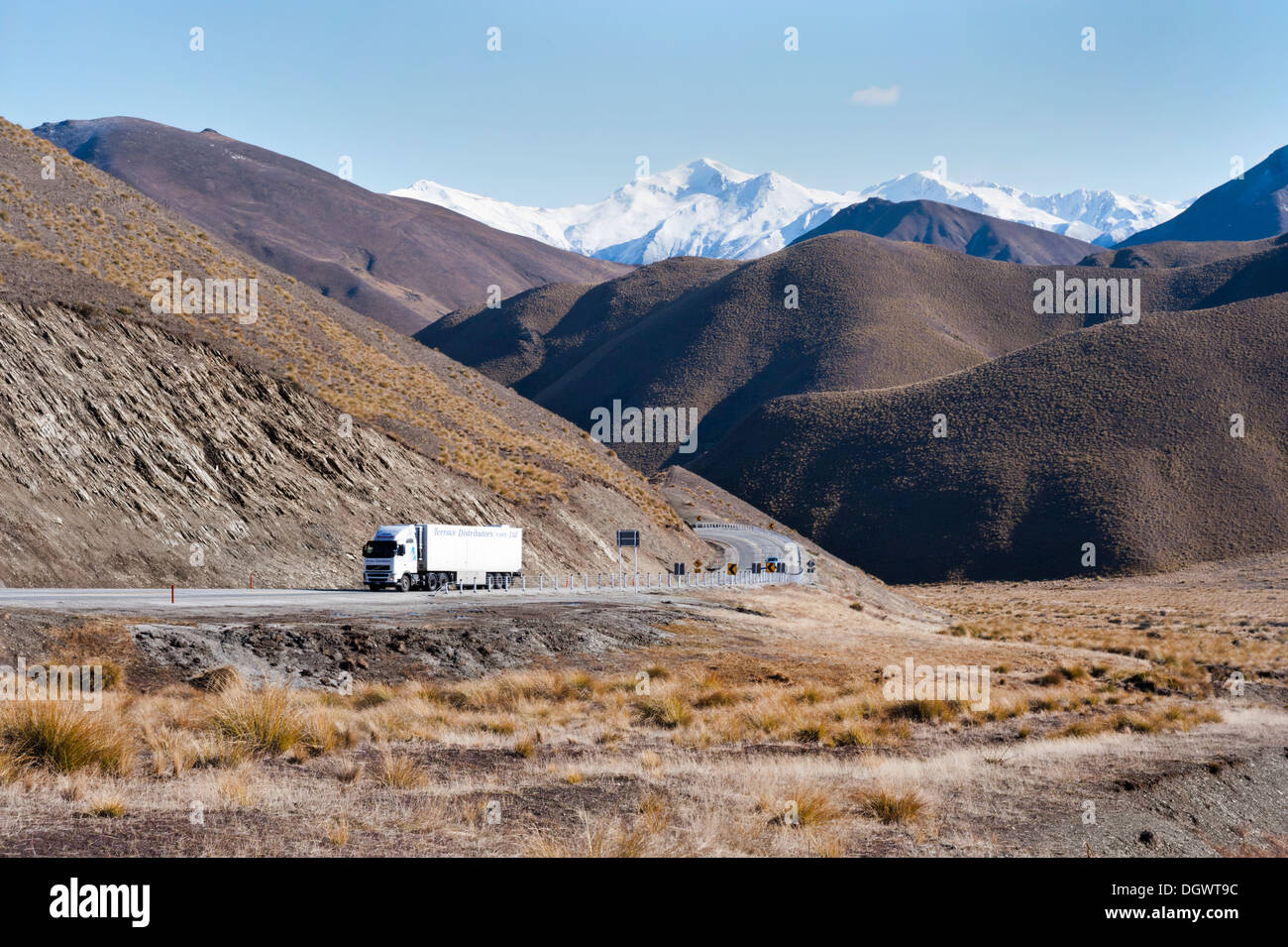 A truck negotiates the Lindis Pass, Near Omarama, New Zealand. Stock Photo