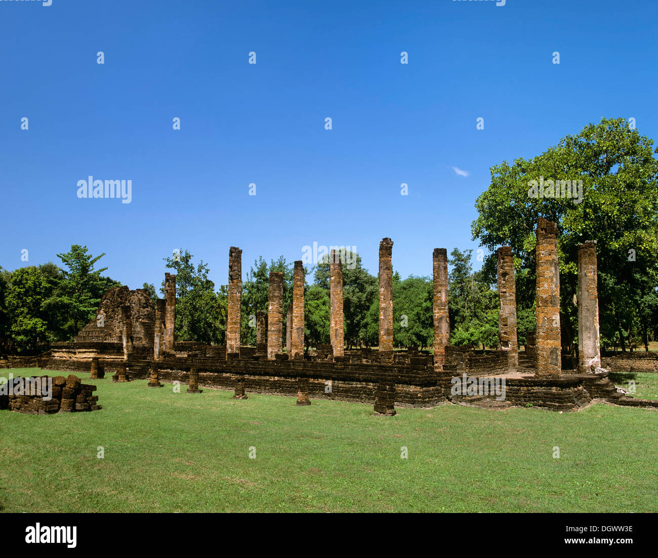 Wat Suan Kaew Uthayan Yai, columns and temple ruins, Si Satchanalai Historical Park, Si Satchanalai, Sukhothai Province Stock Photo