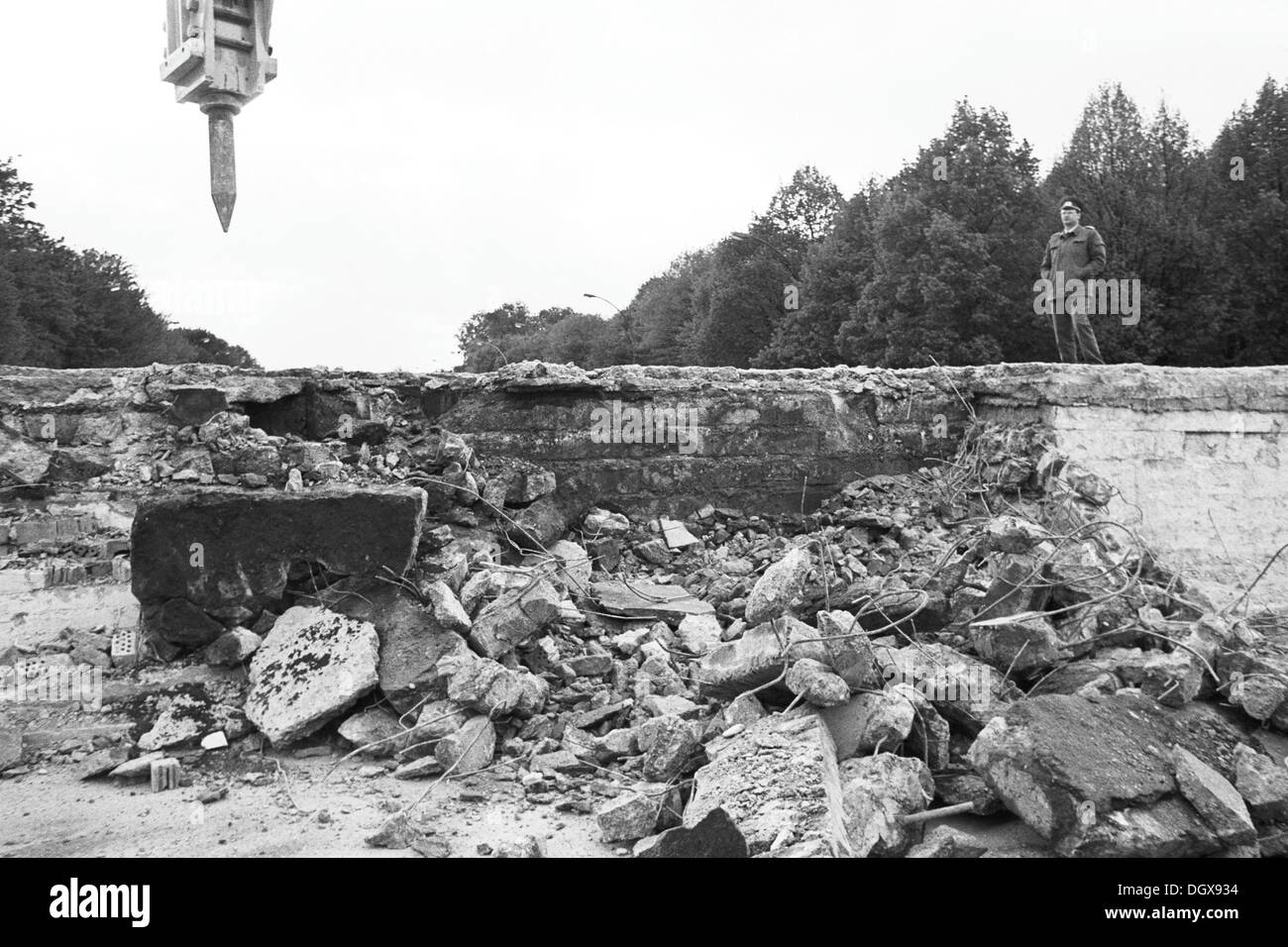 The start of the demolition of the Berlin Wall at the Brandenburg Gate