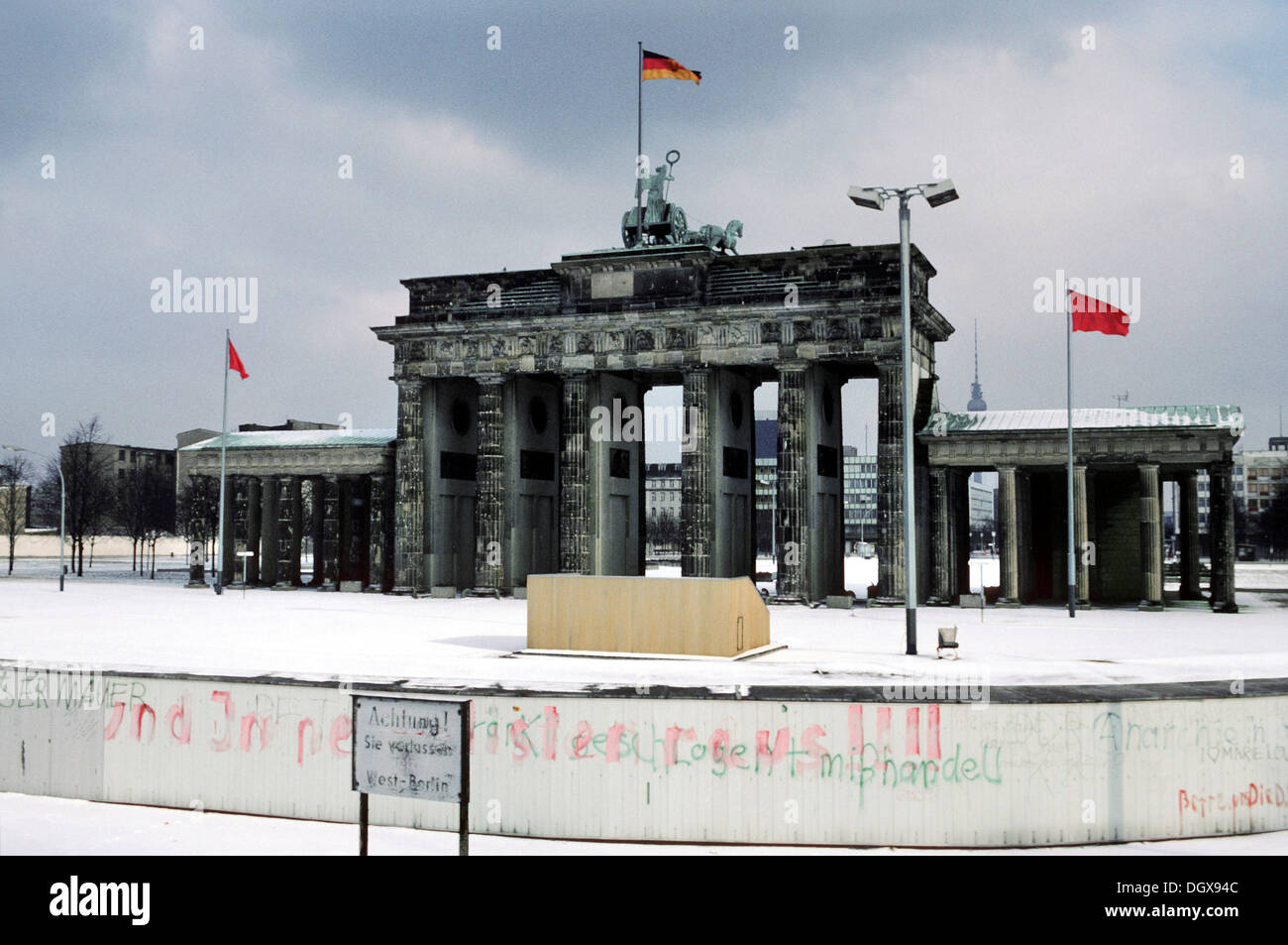 Brandenburg Gate Berlin Wall High Resolution Stock Photography And Images Alamy