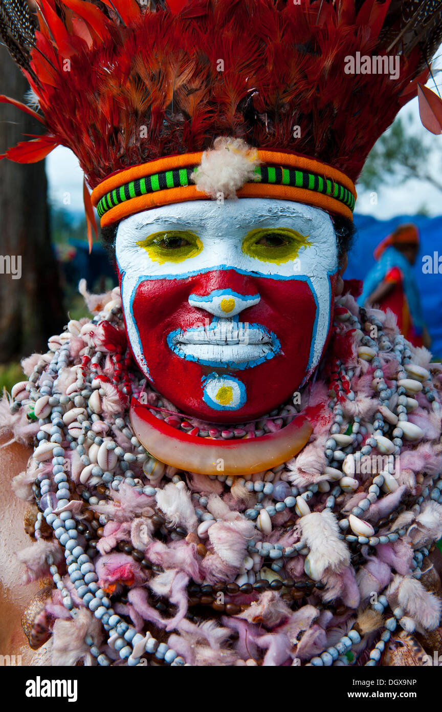 Woman in a colourfully decorated costume with face paint at the traditional sing-sing gathering, Hochland, Mount Hagen Stock Photo