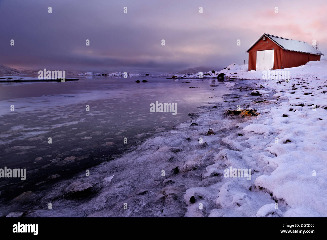 Ice fishing house hires stock photography and images Alamy