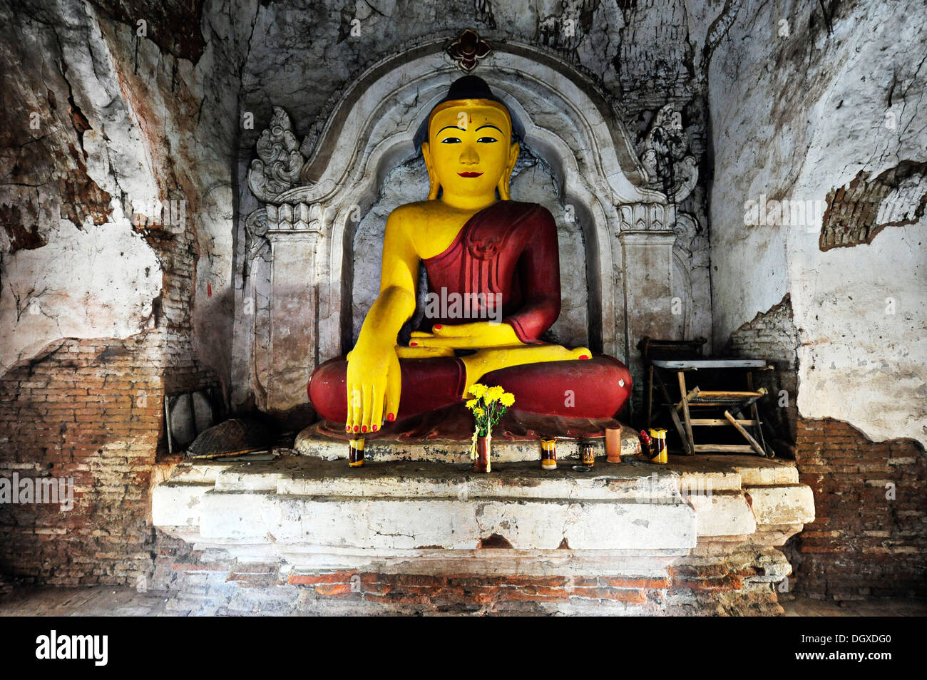 Amarapura temple hi-res stock photography and images - Alamy
