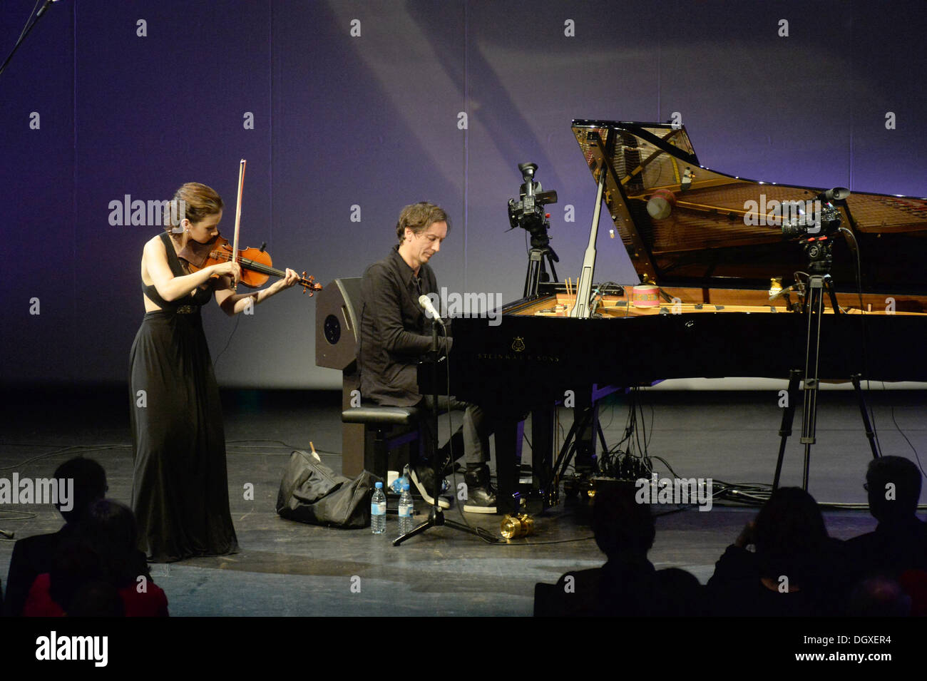 Munich, Germany. 26th Oct, 2013. US violinist Hilary Hahn and the German  pianist and composer Hauschka present their joint improvisation 'Silfra' at  the classical music event 'Klassik & Lounge in der BMW