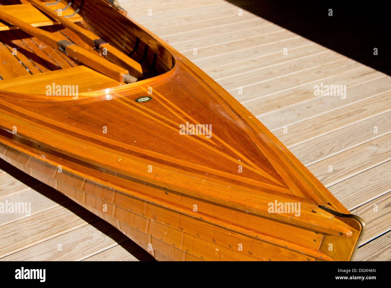 New York, Clayton. Antique Boat Museum. Southerland Boat and Coach vintage wooden canoe. Stock Photo