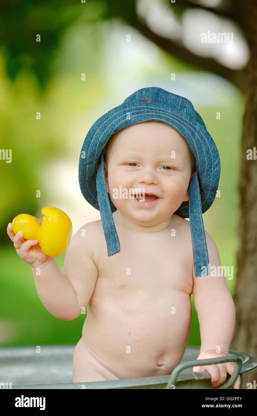 Zinc bathtub hires stock photography and images Alamy
