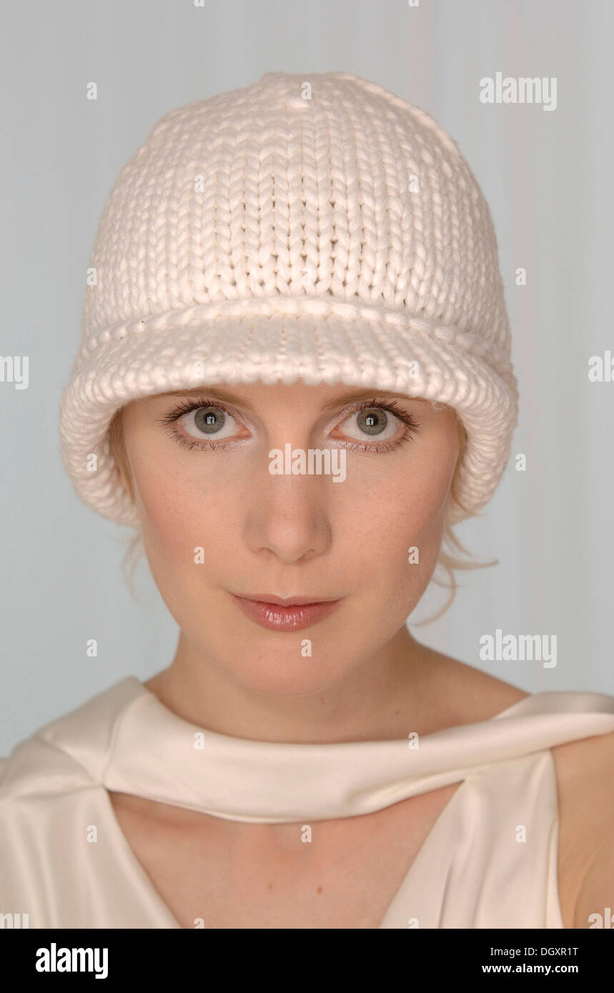 Woolly hat studio hi-res stock photography and images - Alamy