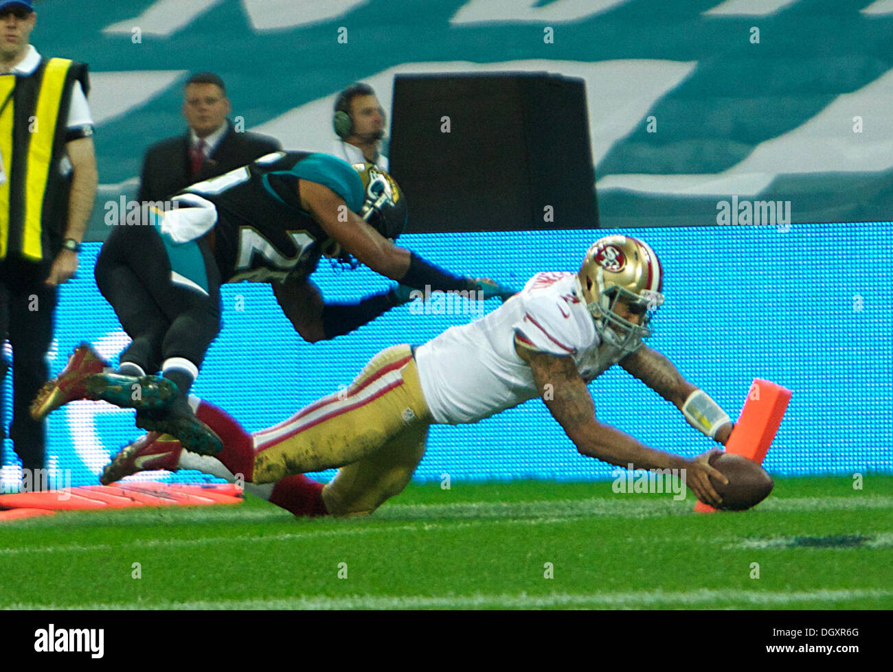 London, UK. 27th Oct, 2013. San Francisco 49ers QB Colin Kaepernick scores a TD during the 8th NFL International Series game in London with, The San Francisco 49ers versus The Jacksonville jaguars. From Wembley Stadium, London. Credit: Action Plus Sports/Alamy Live News Stock Photo