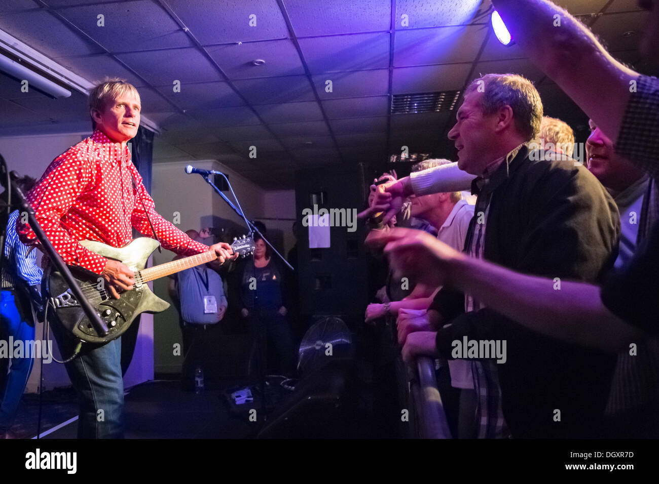 Kingston Upon Thames, Surrey, UK. 26th Oct, 2013. Bruce Foxton (Bass), Russell Hastings (Lead