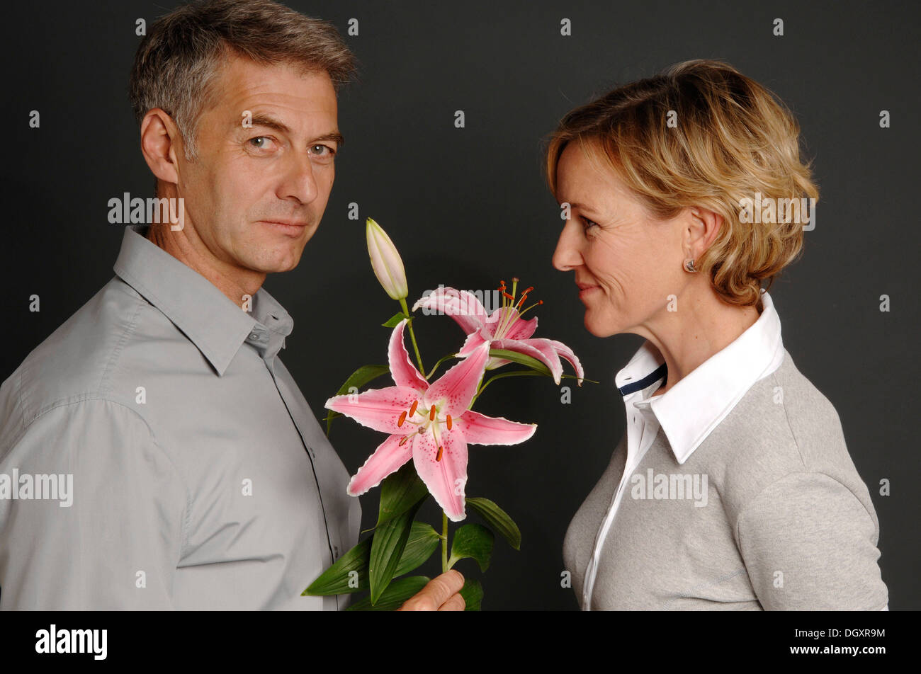 Couple facing each other studio hi-res stock photography and images - Alamy