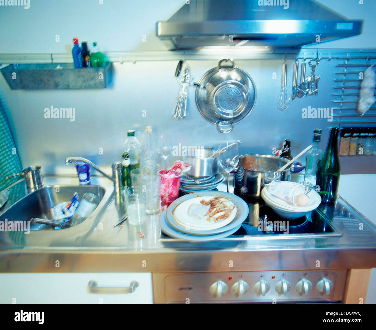 Dirty dishes in a kitchen Stock Photo - Alamy