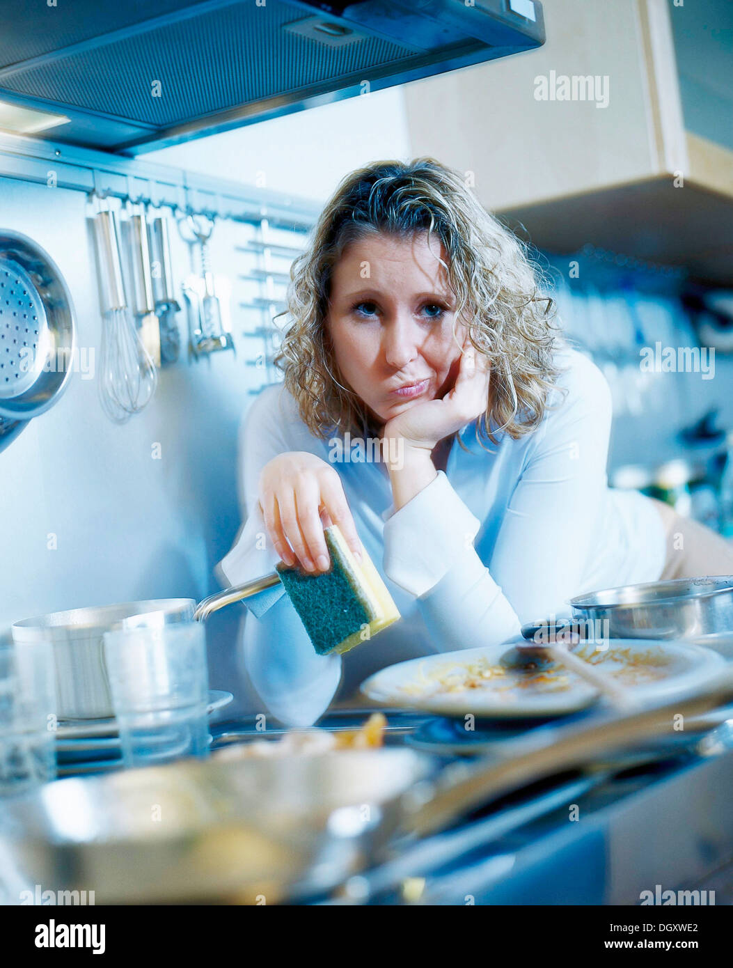 Woman washing up kitchens hires stock photography and images Alamy