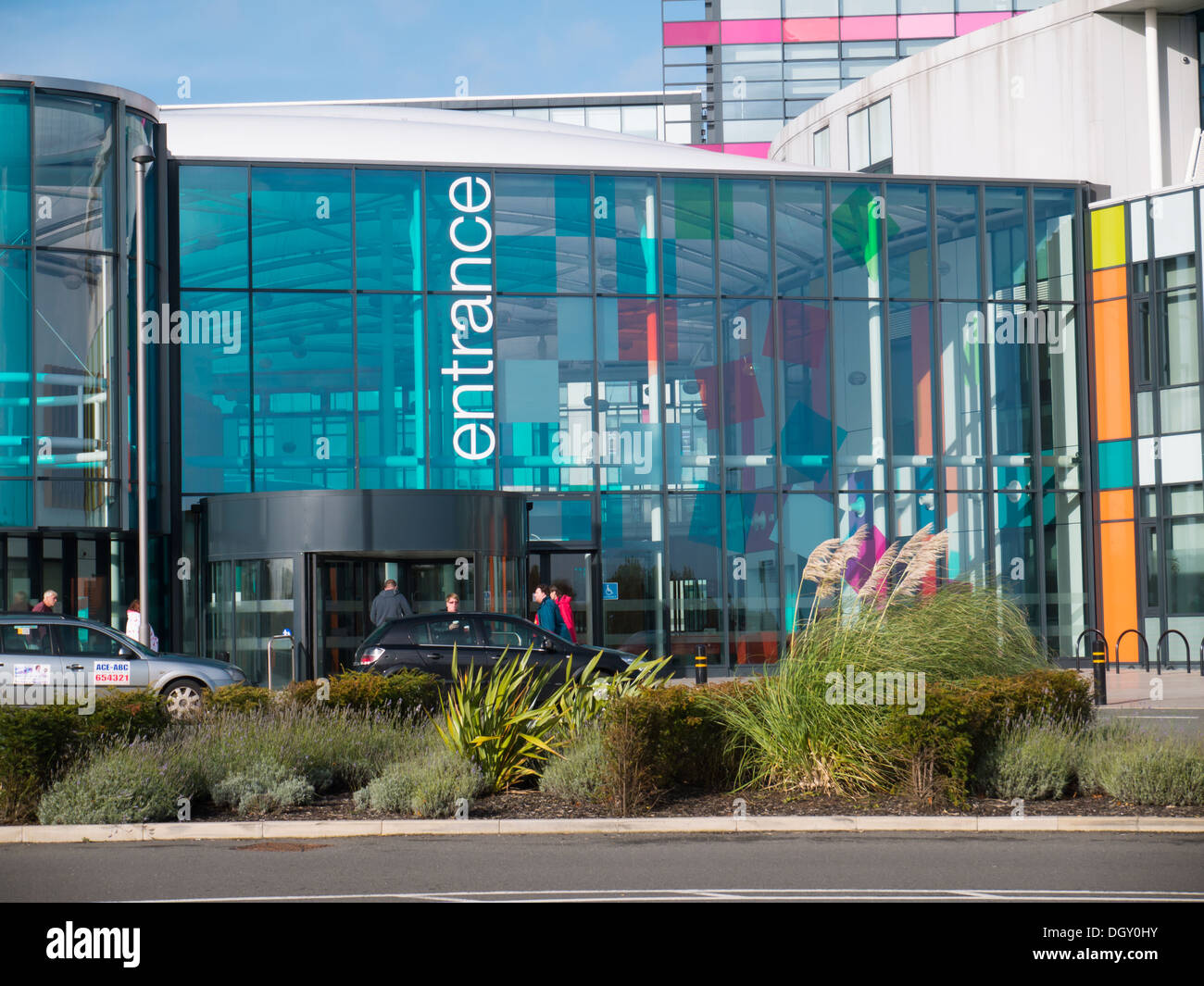 Glass front of Kingsmill Hospital in Mansfield Stock Photo
