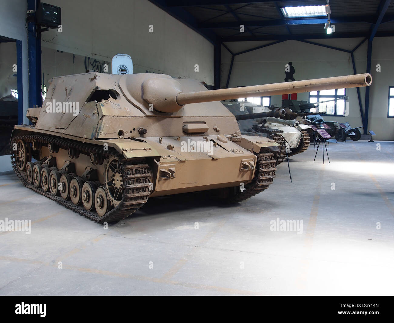 Sd.Kfz. 162-1 Jagdpanzer IV-70(A) in the tank museum, Saumur, France, pic-1. 162-1 Jagdpanzer IV-70(A) in the tank museum, Saumur, France, pic- Sd.Kfz. 162/1 Jagdpanzer IV/70(A) Stock Photo