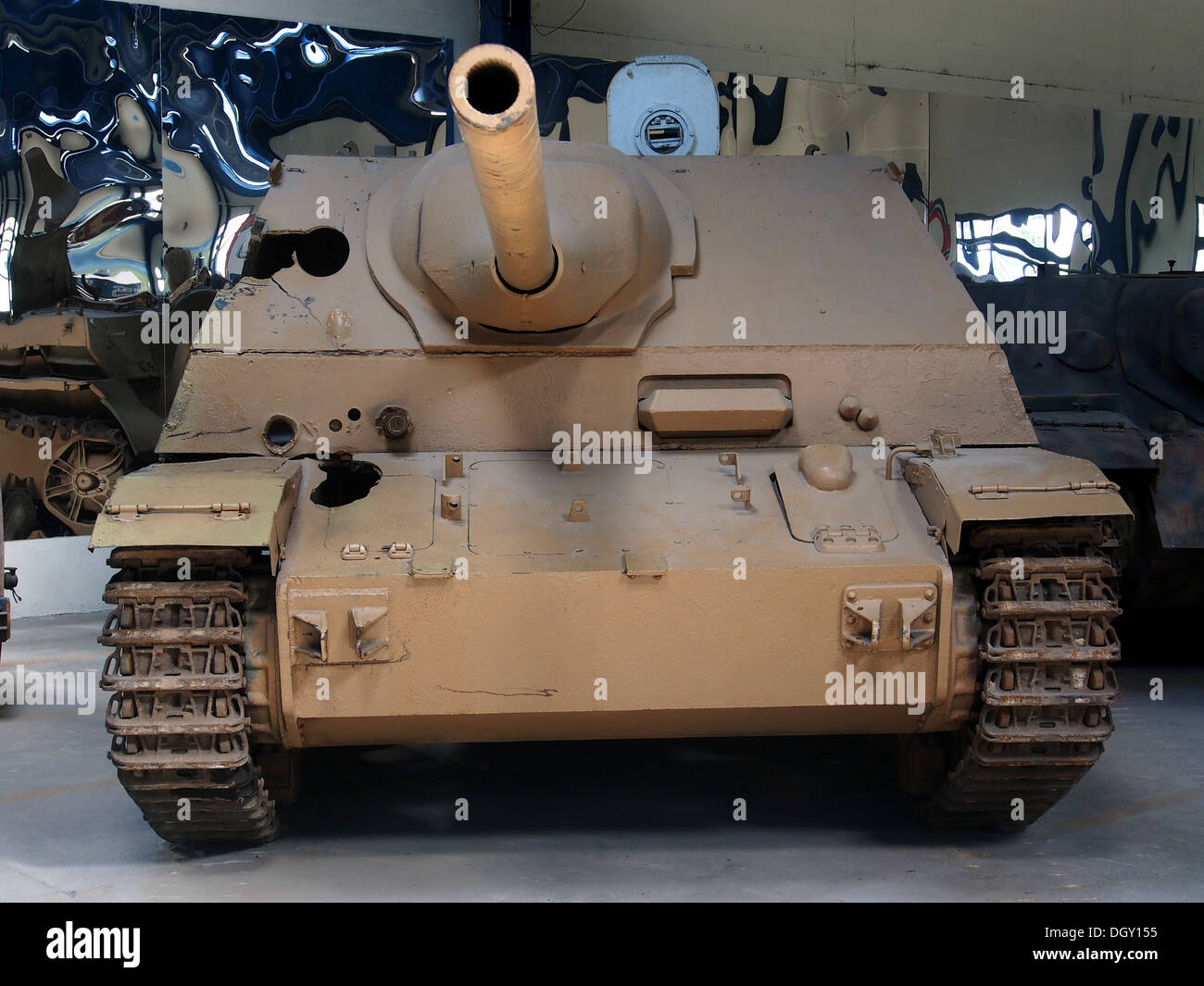 Sd.Kfz. 162-1 Jagdpanzer IV-70(A) in the tank museum, Saumur, France, pic-3 Sd.Kfz. 162/1 Jagdpanzer IV/70(A) Stock Photo