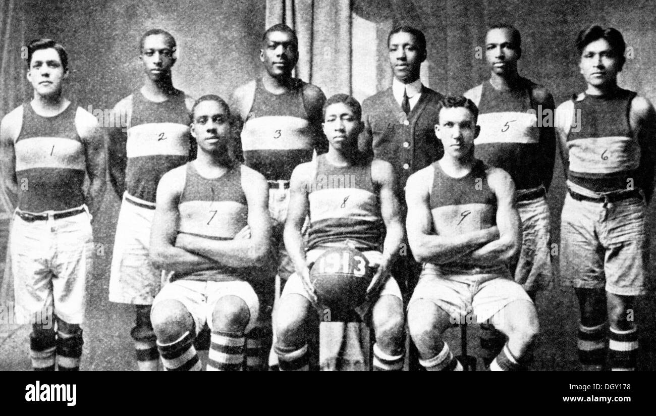 african-american-basketball-players-hampton-institute-basketball-team-DGY178.jpg