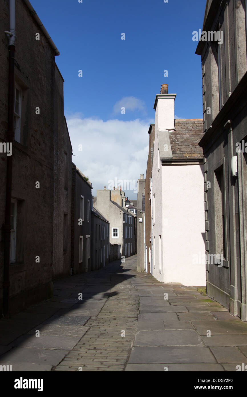 Islands of Orkney, Scotland. Picturesque view of Stromness’s narrow cobbled streets at Alfred Street. Stock Photo