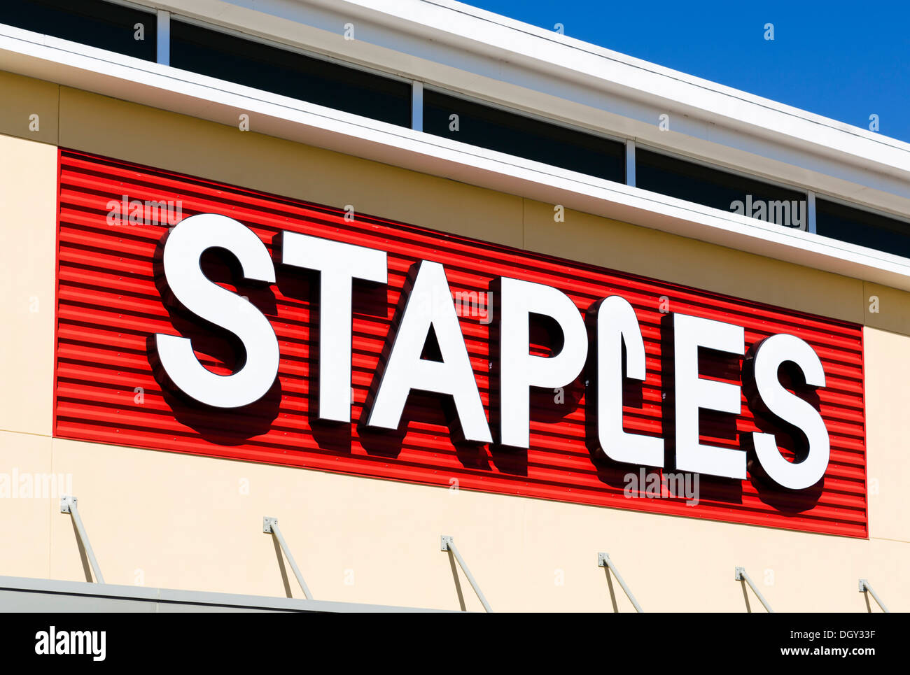 Sign for staples hi-res stock photography and images - Alamy